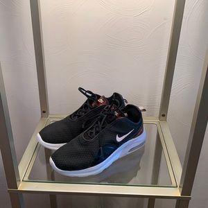 Nike Air sz 6 shoe